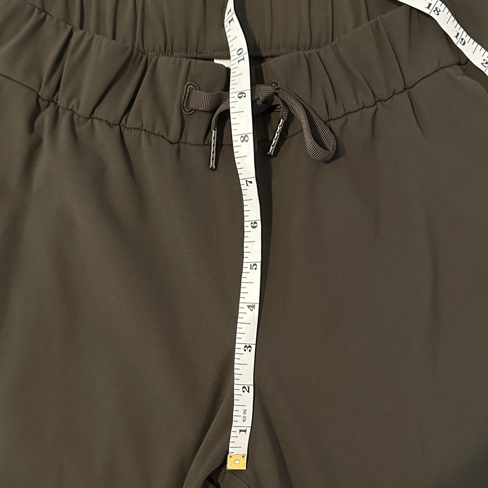 Lululemon Sz 6 On The Fly Crop Casual Crop Dark Olive Drawstring Women’s Pants - Picture 8 of 9